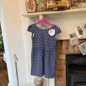 Janie and Jack Dress in a geometric floral design with
3D flower accent. Size 6